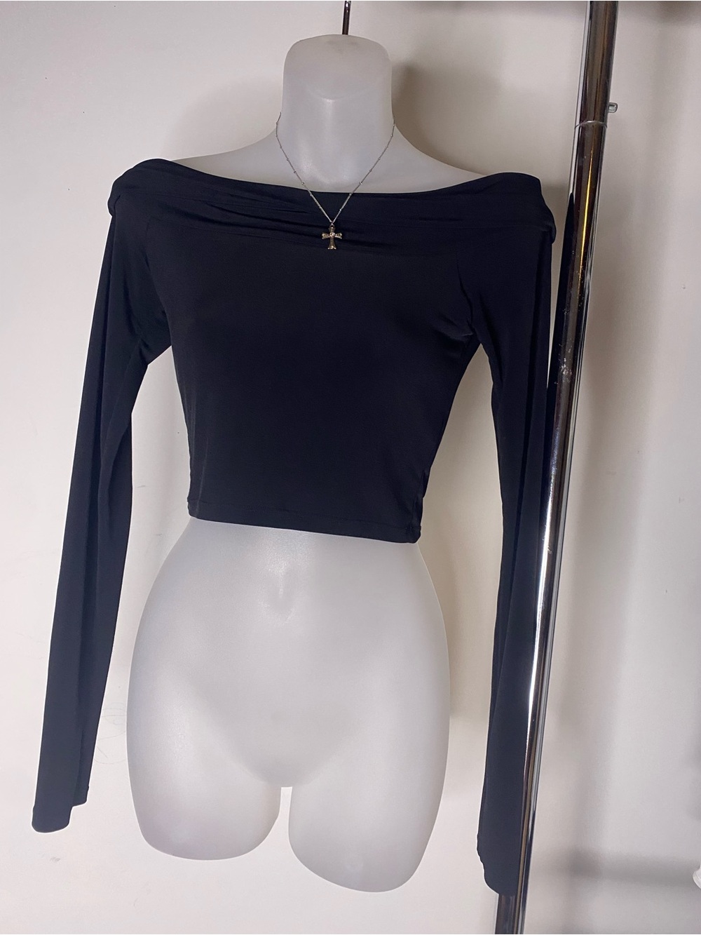 Motel Black Off-Shoulder Long Sleeve Crop Top